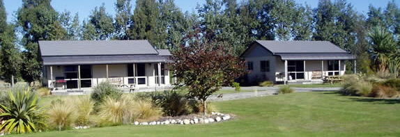 Blue Mountain Cottages are located on the Southern Scenic Route between Te Anau and Manapouri in Southland." TITLE="Blue Mountain Cottages are located on the Southern Scenic Route between Te Anau and Manapouri in Southland.